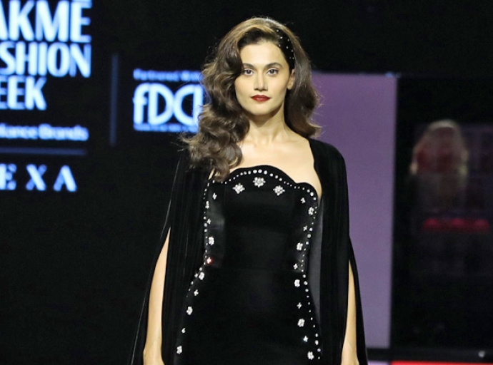 LG MoodUP teams up with designers Gauri and Nainika at LFW India